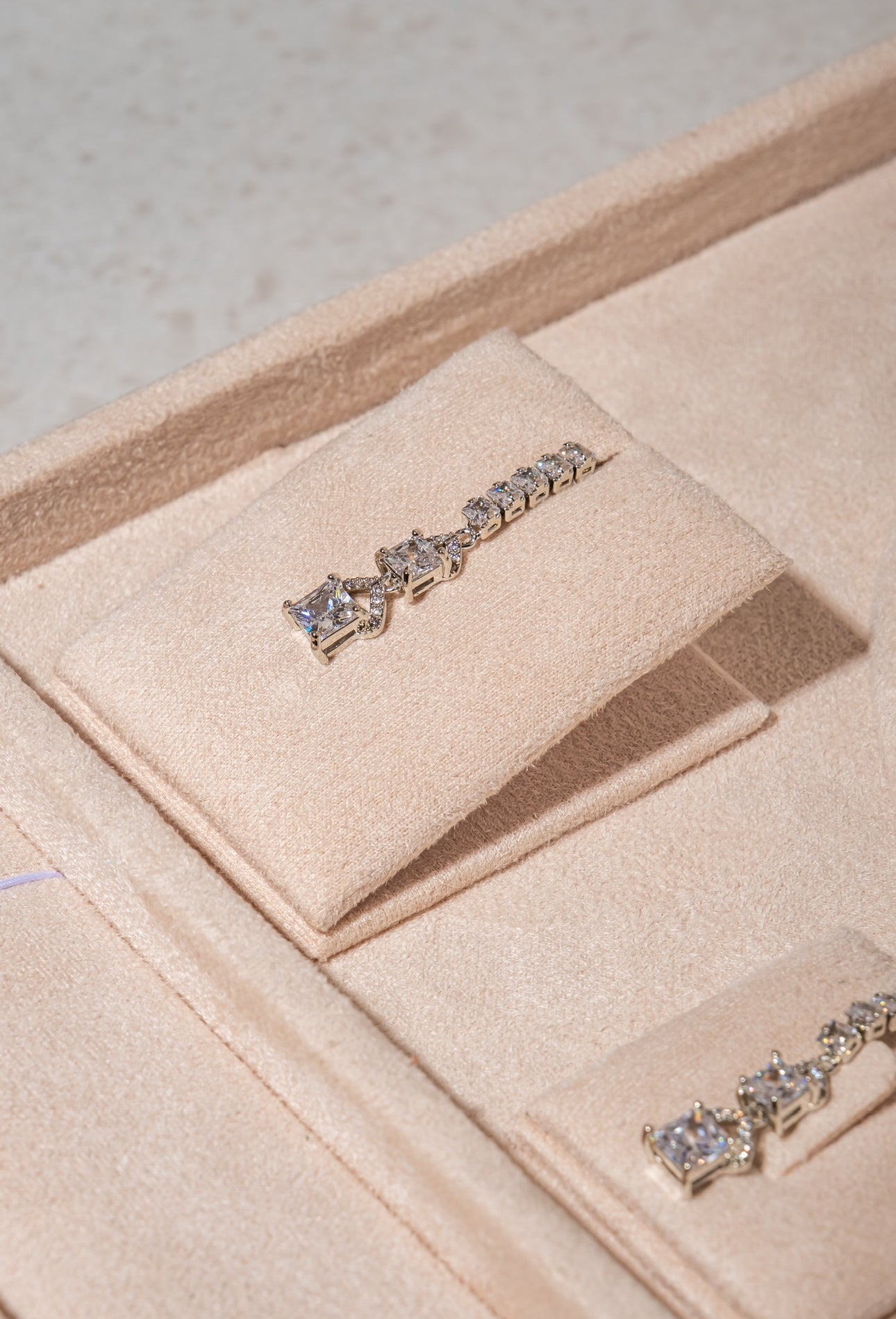 Elegance Drop Line